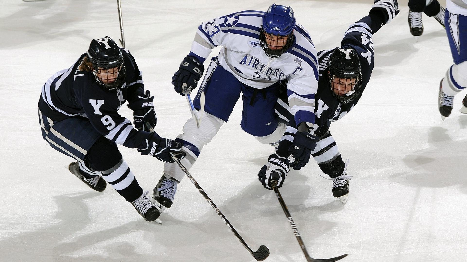 跳水赛场中立代表队A完成高难度动作，跳水队选拔赛