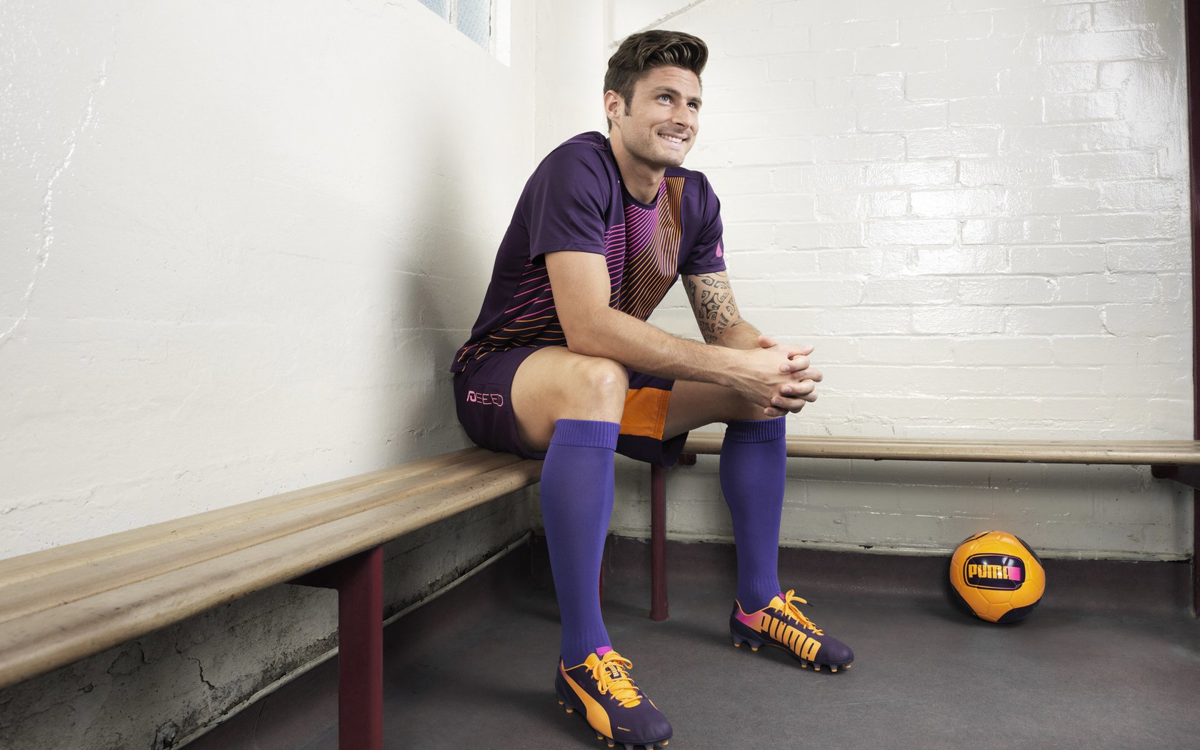 爱游戏在线娱乐官网-巴雷特：全黑队的“全能型进攻者”，每一场比赛都有精彩表现